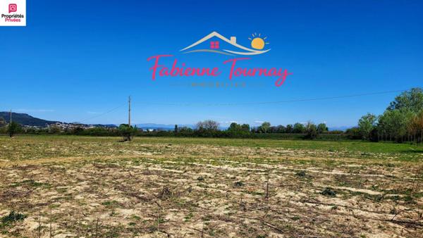 Terrain bien plat, entièrement clôturé, avec vue sur le Ventoux et le Castellas