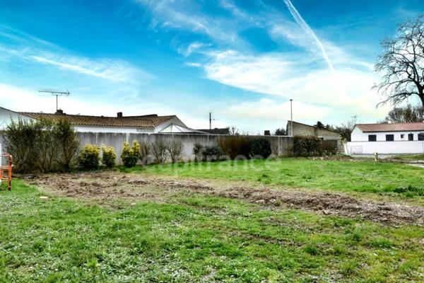À vendre : magnifique parcelle à bâtir sur la commune paisible de Vérines (17)