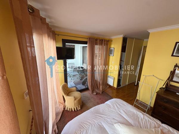 Appartement
                                                                                                                                                                                                                                                                                                                        8 pièce(s)                                                                                                                                                                                                          2 chambre(s)                                                                                                                                                                                                          110  m²