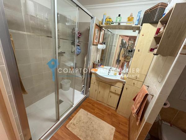 Appartement
                                                                                                                                                                                                                                                                                                                        8 pièce(s)                                                                                                                                                                                                          2 chambre(s)                                                                                                                                                                                                          110  m²
