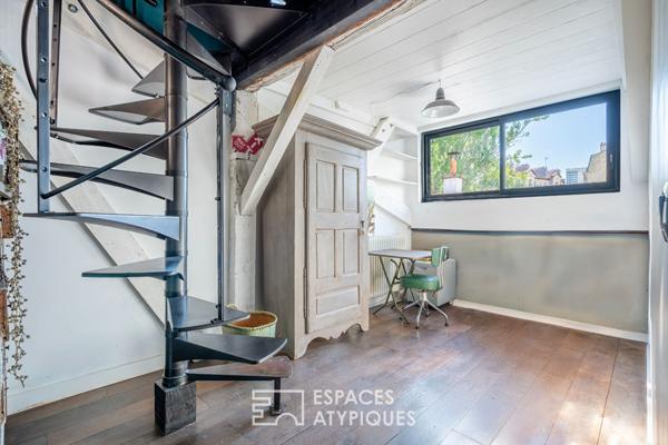 Duplex en dernier étage sur cour avec terrasse