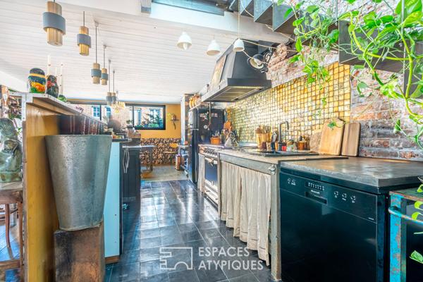 Duplex en dernier étage sur cour avec terrasse