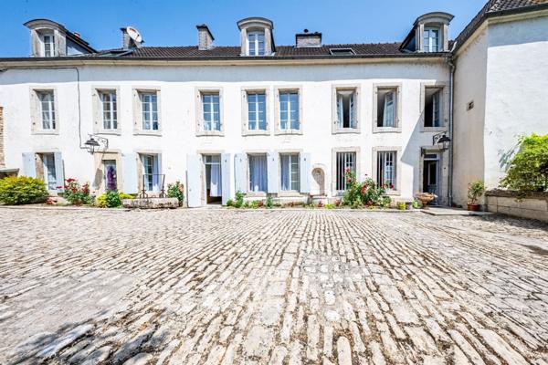 Dijon. Ancien couvent du XVII ème siècle restauré en maison familiale bourgeoise