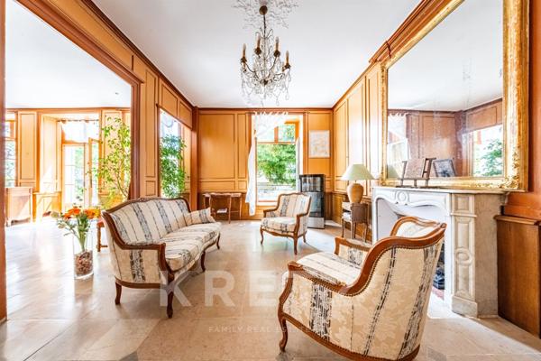 Dijon. Ancien couvent du XVII ème siècle restauré en maison familiale bourgeoise