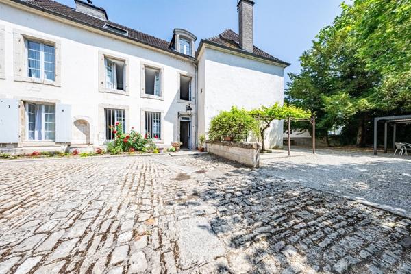Dijon. Ancien couvent du XVII ème siècle restauré en maison familiale bourgeoise