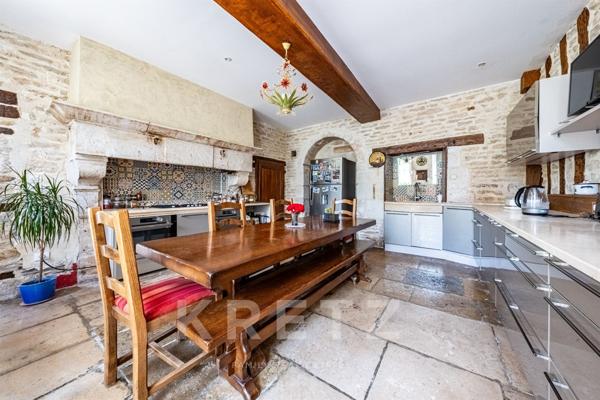 Dijon. Ancien couvent du XVII ème siècle restauré en maison familiale bourgeoise