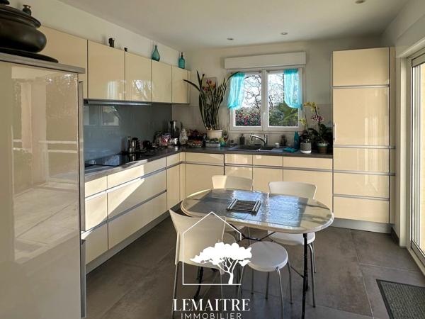 Maison confortable dans un environnement calme et boisé