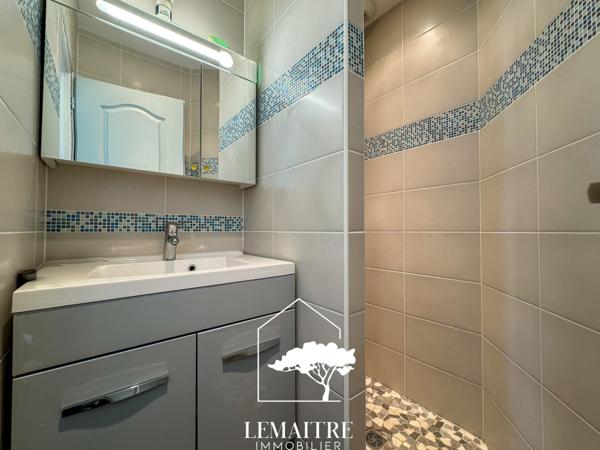 Maison confortable dans un environnement calme et boisé