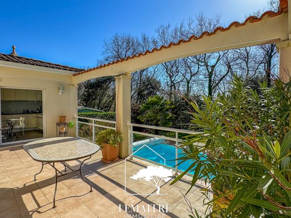 Maison confortable dans un environnement calme et boisé