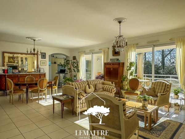 Maison confortable dans un environnement calme et boisé