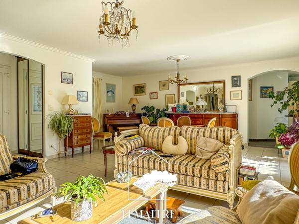 Maison confortable dans un environnement calme et boisé