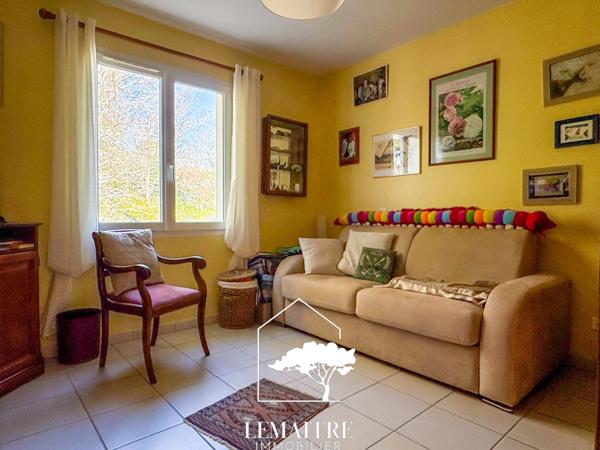 Maison confortable dans un environnement calme et boisé