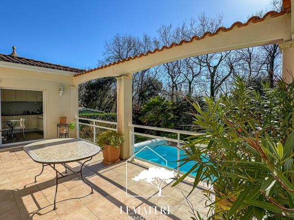 Maison confortable dans un environnement calme et boisé