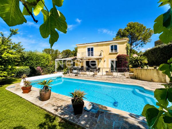 Villa Saint Raphael 5 pièces 200 m2 disposant d' un garage pour 4 voitures