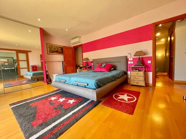 Villa Saint Raphael 5 pièces 200 m2 disposant d' un garage pour 4 voitures