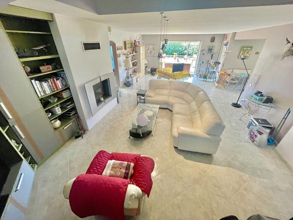 Villa Saint Raphael 5 pièces 200 m2 disposant d' un garage pour 4 voitures