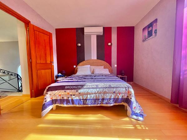 Villa Saint Raphael 5 pièces 200 m2 disposant d' un garage pour 4 voitures