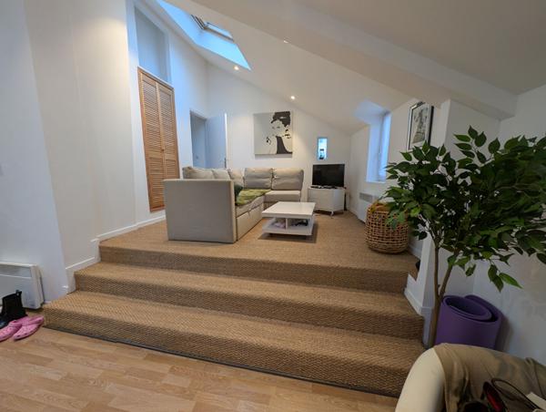 Appartement meublé dernier étage centre ville