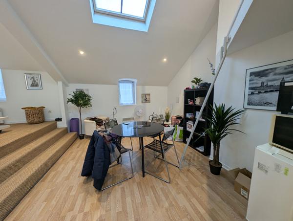 Appartement meublé dernier étage centre ville