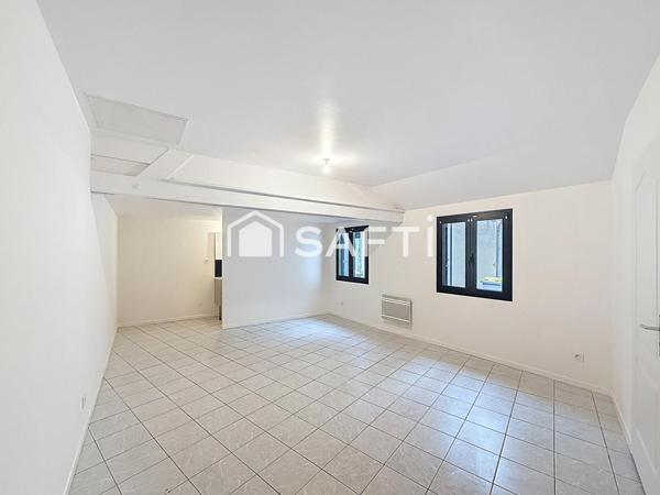 .Maison de ville renovée au coeur de Souppes sur Loing