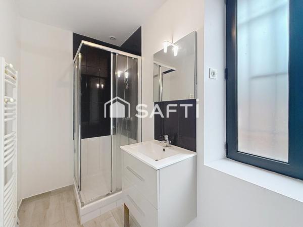 .Maison de ville renovée au coeur de Souppes sur Loing