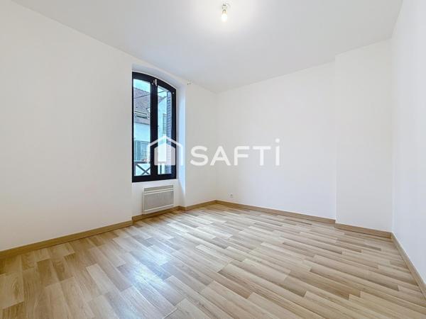 .Maison de ville renovée au coeur de Souppes sur Loing