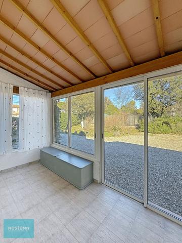 Maison Saint Maximin La Sainte Baume type 6 de 154 m² sur un terrain arboré de 1748 m² avec une piscine et un garage.