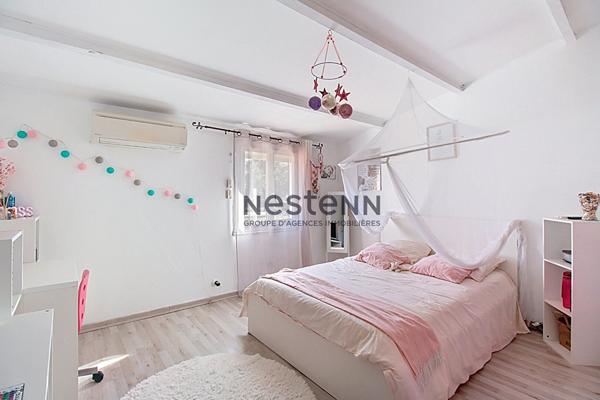 Maison à Rognac 4 chambres dont une en rdc avec jardin terrasse et piscine