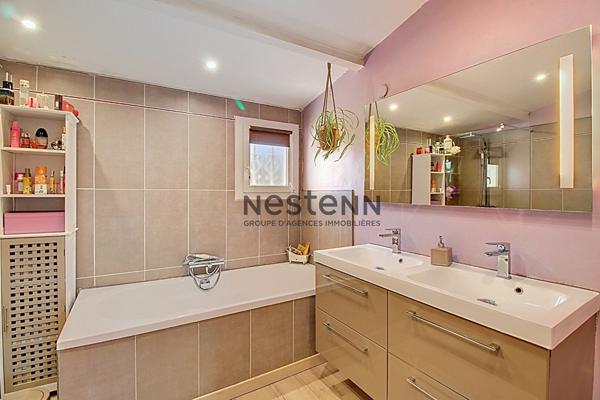 Maison à Rognac 4 chambres dont une en rdc avec jardin terrasse et piscine