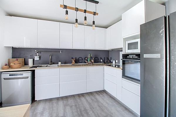 Maison à Rognac 4 chambres dont une en rdc avec jardin terrasse et piscine