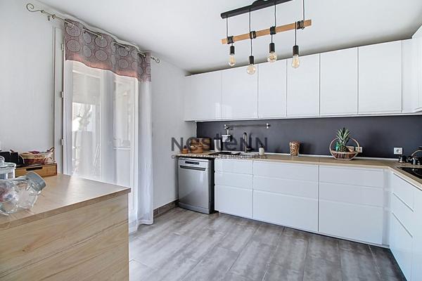 Maison à Rognac 4 chambres dont une en rdc avec jardin terrasse et piscine