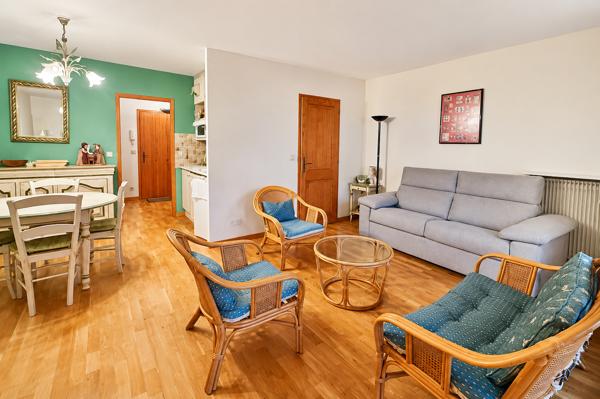 Appartement
         2 pièces
        - 41 m² 318 000 € *