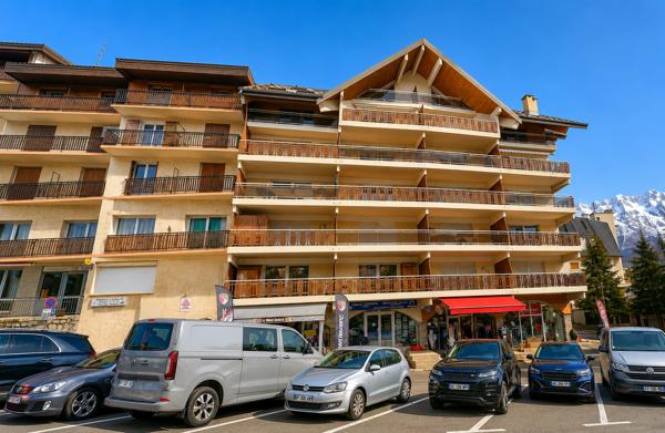 Appartement
         2 pièces
        - 41 m² 318 000 € *