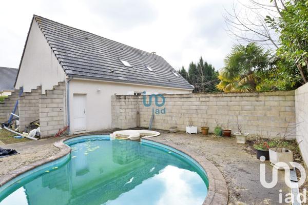 Pavillon 6 pièces de 136 m² à Vaux-le-Pénil (77000)