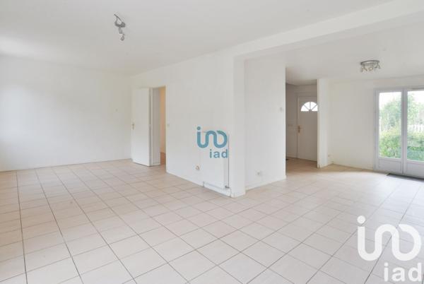 Pavillon 6 pièces de 136 m² à Vaux-le-Pénil (77000)