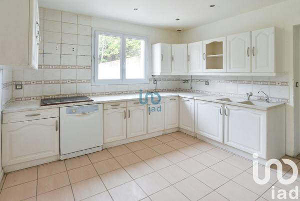 Pavillon 6 pièces de 136 m² à Vaux-le-Pénil (77000)