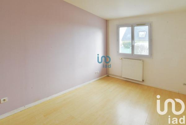 Pavillon 6 pièces de 136 m² à Vaux-le-Pénil (77000)