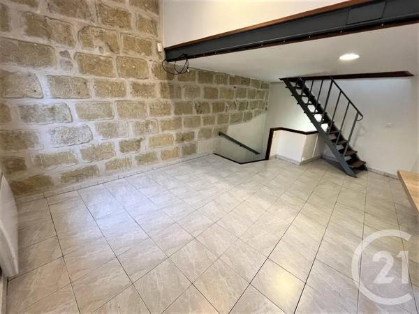 Immeuble à vendre  73 m 2   VAUVERT  - 30