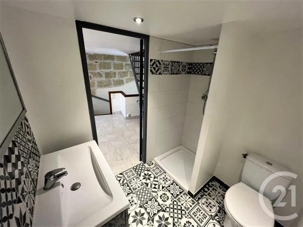 Immeuble à vendre  73 m 2   VAUVERT  - 30