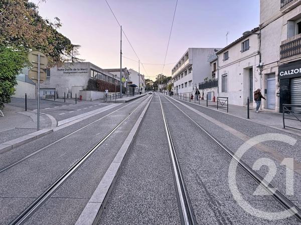Immeuble à vendre  73 m 2   VAUVERT  - 30