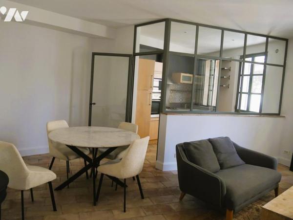 Maison de ville avec terrasse et garage au coeur d'Uzès