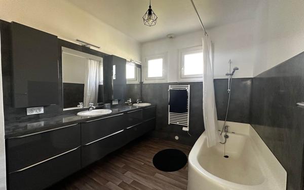 Maison à louer    4 pièces •  Laurac-en-Vivarais