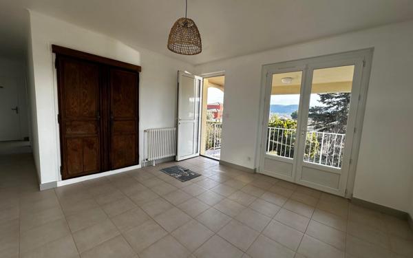 Maison à louer    4 pièces •  Laurac-en-Vivarais