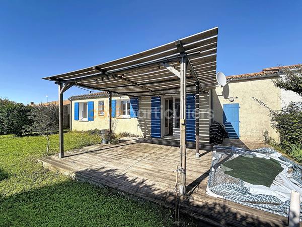 Vente
                Maison88 m² - 4 Pièces -
                    SAINT PIERRE D OLERON (17310)