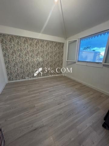 Maison
                                                                                                                                                                                                                                                                                                                        6 pièce(s)                                                                                                                                                                                                          3 chambre(s)                                                                                                                                                                                                          70  m²