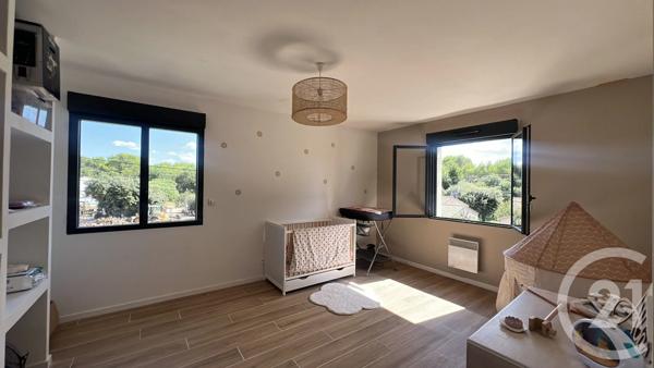 Maison à vendre  4 pièces - 117,27 m 2   UZES  - 30