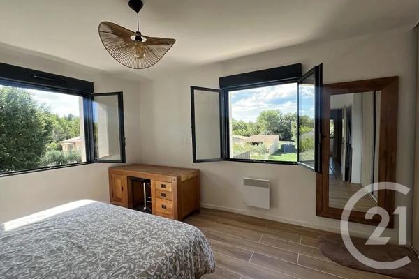 Maison à vendre  4 pièces - 117,27 m 2   UZES  - 30