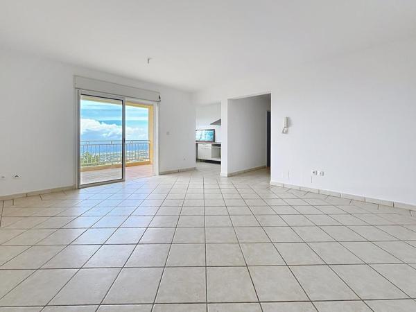BEL APPARTEMENT AVEC VUE MER