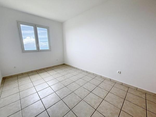 BEL APPARTEMENT AVEC VUE MER