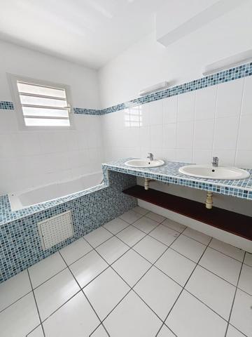 BEL APPARTEMENT AVEC VUE MER